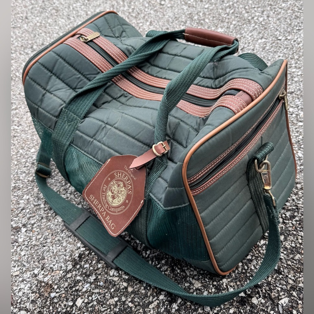 SHERPA ADVENTURE GEAR Sherpa Original Deluxe Carriers